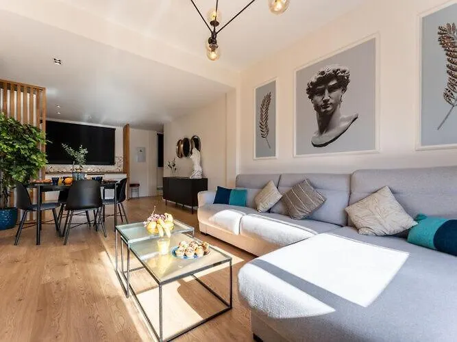 טורמולינוס Cosy Apartment Near The Centre